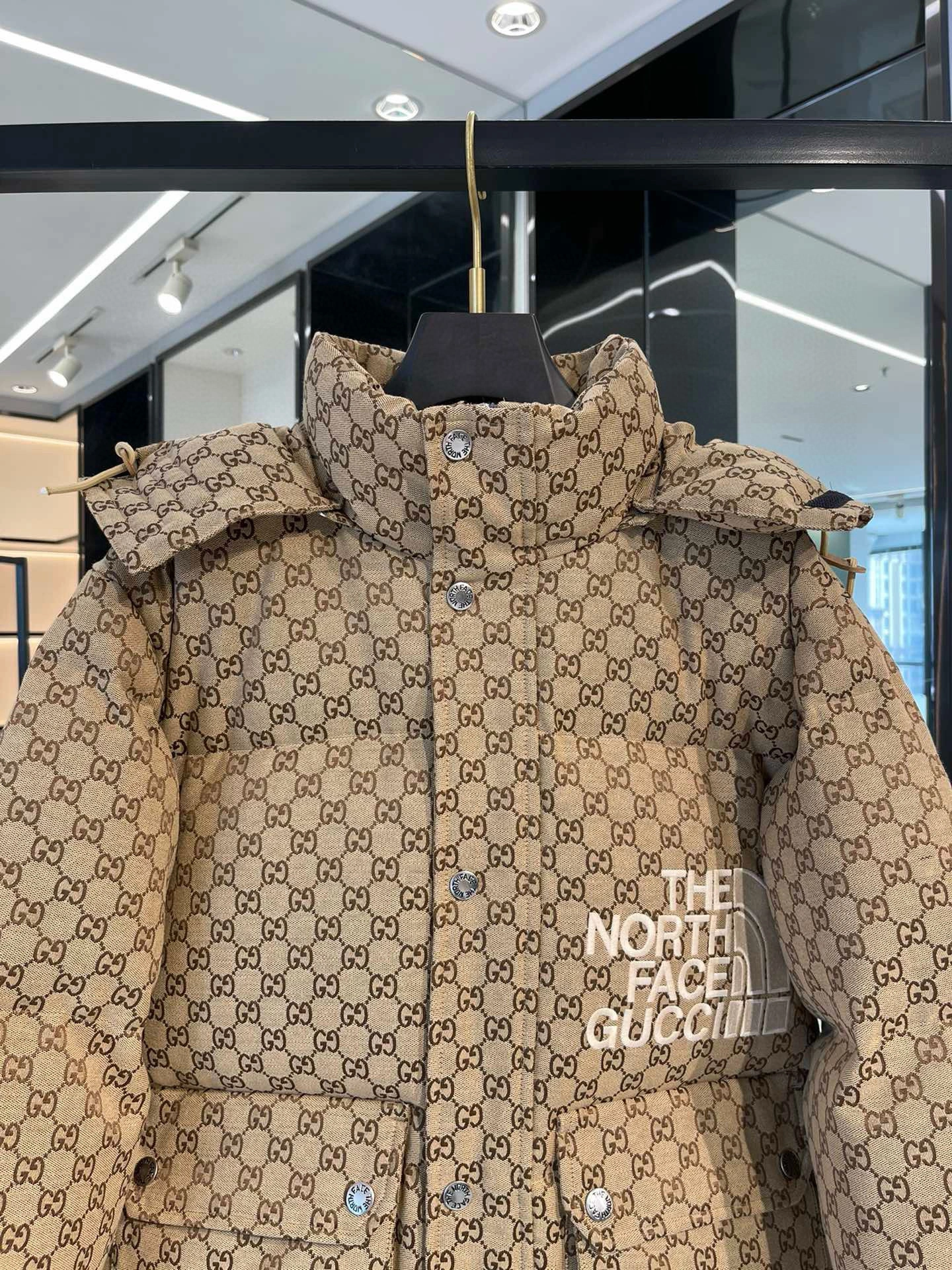 wg.luxury --6u33i Logo Down jacket item:E-F058I0299H